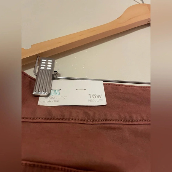 Maurice’s Burnt Orange Pants - Picture 5 of 5